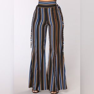 Fashionnova High-Waisted Navy / Striped Pants